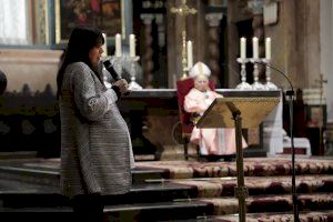 El cardenal Cañizares preside una eucaristía con bendición de mujeres embarazadas y familias en la Catedral