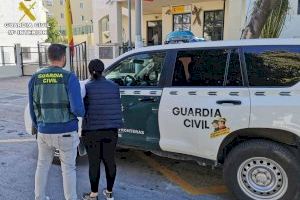 Detenida en Calpe una mujer que robó un reloj valorado en 20.000 euros con el método del abrazo
