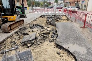 Ontinyent repara els desperfectes ocasionats per la pluja al carrer Barranquet i l’Avinguda d’Albaida