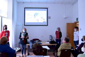 Arranca con aforo completo el taller "Uso móvil + Salud" del Aula de la Salud de la Universidad de Alicante