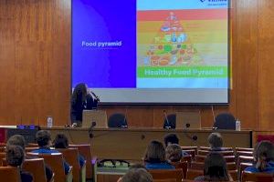 Vithas Alicante enseña hábitos saludables a un centenar de estudiantes de primaria