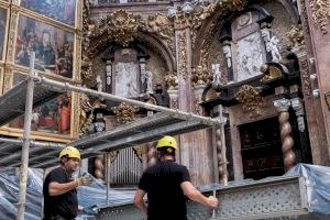 La Catedral desmonta los andamios interiores de la bóveda tras estudiar las afecciones de los ángeles músicos, a la espera de elaborar un proyecto de restauración
