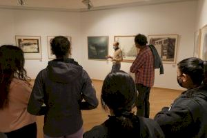 Los alumnos del Instituto de La Nucía visitan la exposición “50 m2” de acuarela