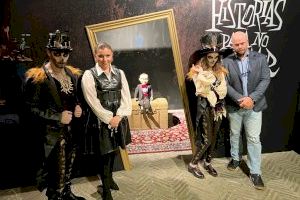 La vicealcaldesa invita a pasar un rato "de miedo" con la exposición de muñecos diabólicos en Santa Bárbara