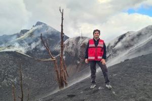 La responsable de la vigilancia del volcán de La Palma, Carmen López, imparte una conferencia en el Ateneo