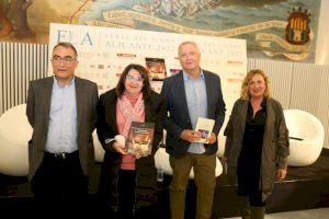 Amparo Navarro presenta les novetats editorials de la Universitat d’Alacant a la Fira del Llibre d’Alacant
