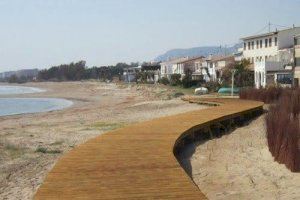 Vecinos del sur de Castellón exigen la protección de las viviendas de primera línea de playa