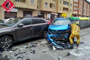 Dos heridos tras un brutal choque frontal entre dos coches en Alcoy