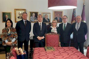 El Embajador del Japón en España visita el Museo de la Seda