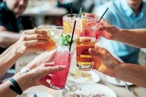 Beber mucho alcohol daña la salud, pero ¿y si bebemos poco?