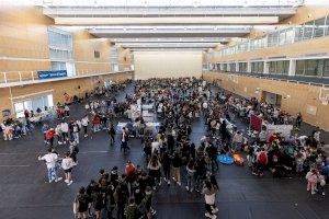 Más de 2.000 alumnos se acercan a la ciencia en la UJI con la feria Firujiciència