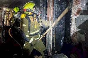 Un incendio calcina una vivienda en San Vicente del Raspeig