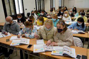 La UCV imparte cursos gratuitos de español a cerca de un centenar de refugiados ucranianos