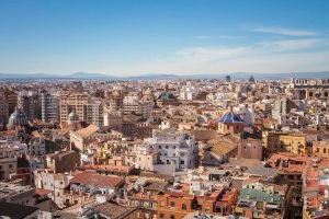 Compromís insiste: Valencia es la única de las 15 ciudades europeas más visitadas que no tiene tasa turística