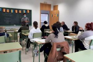 El Centre FPA Paulo Freire d'Almenara ofereix cursos d'español per a les persones ucraïneses refugiades en la localitat