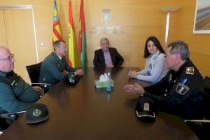 El Alcalde de Pilar de la Horadada recibe al nuevo teniente del Puesto Principal de la Guardia Civil del municipio