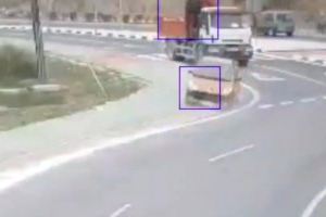‘Senyalicidi’ a Alacant: Un conductor s'emporta per davant un ‘Ceda’