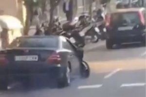 VIDEO | Circula sin rueda un buen tramo por el centro de la ciudad