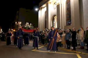 Oropesa del Mar 'toma' las calles en la solemne procesión del Santo Entierro