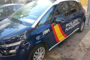 Dos menors disparen perdigons des de casa a València i fereixen en el coll a una persona