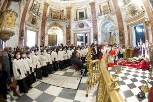 La Basílica de la Virgen acoge el “Lamento de María” interpretado por la Escolanía y presidido por el Cardenal
