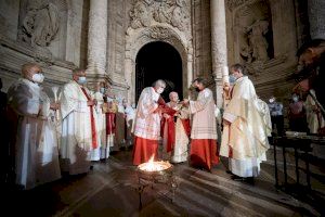 El Cardenal preside la solemne Vigilia Pascual en la Catedral