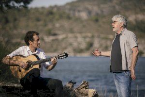 La poesía de Marc Granell llega a la Beneficencia de Valencia con la voz de Vicent Camps y la música de Miquel Pérez Perelló