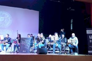 Las «big band» de la UJI y la Universidad de Almería estrechan lazos de colaboración