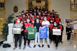 L'Ajuntament de Sagunt rep el Rugby Club Auxerrois durant la seua estada a la ciutat