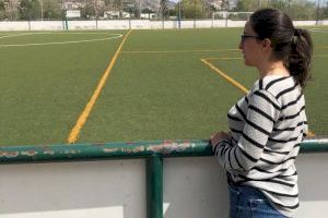Rocío Gómez: “La Diputación de Alicante concede 110.000 € para renovar el césped artificial de la Ciudad Deportiva en Altea”