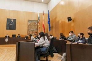 Alumnos del Bernat de Sarrià  ‘examinan’ a sus representantes en el Ayuntamiento