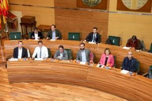 Mompó (PP) critica que Compromís se desmarca de sus socios de gobierno del PSPV votando en contra de la ampliación del Puerto de Valencia y de la nueva Comisión de Turismo