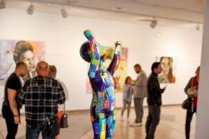 El artista Fredy Bustos presenta en la Casa de Cultura de l’Alfàs su nueva exposición ‘Imperfección Humana’