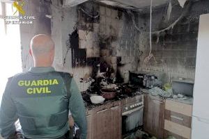 Quatre guàrdies civils ingressats després d'extingir un incendi en un habitatge d'Alacant