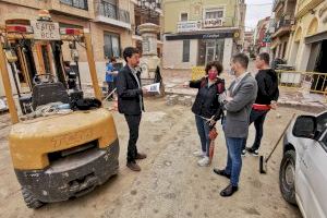 El diputat provincial Ximo Huguet visita les obres de la Plaça de la Font d'Almenara, incloses en el Pla 135