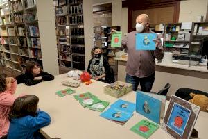 Josep Arrandis Garcia presenta els seus dos libres infantils a la biblioteca de Ribesalbes