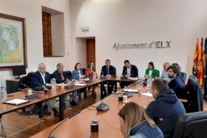 Acuerdo unánime entre el Ayuntamiento de Elche y los agentes sociales para dar un plan de respuesta a la guerra de Ucrania dotado de 7 millones de euros