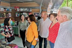 La Fira del Llibre de la Vall d’Uixó abre sus puertas con una decena de estands, food trucks, actividades infantiles y música en directo