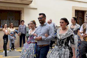 L'alcalde de Sant Pancraç de Benitatxell ordena que els veïns i veïnes porten ‘cholas’, les tradicionals espardenyes de mitja cara