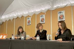 Ruiz presenta los relatos galardonados en los Premis Relats de Dones en la Feria del Libro de Castelló