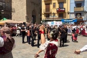 La falla Doctor Collado celebra los Jocs Solidaris con multitud de actividades y una dansà popular