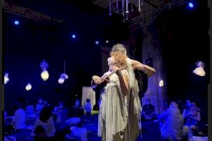 El Escalante abre el ciclo ‘Menut teatre’ en el MuVIM con sueños de juguete, circo y público en pañales