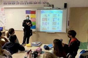 La Policía Nacional realiza talleres sobre “Riesgos en Internet” en los colegios nucieros