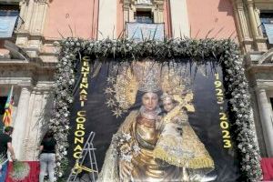 Lluvia de críticas por la 'pancarta' de la Mare de Déu dels Desamparats en Valencia