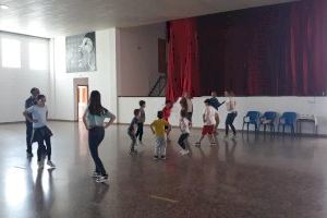 L'Ajuntament de Sant Jordi recupera la tradició de la dansa i la música al poble amb les primeres classes