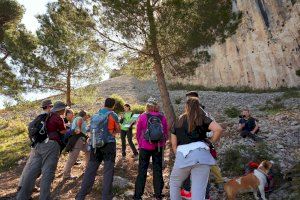 El Geolodia Alacant reuneix 500 participants en una ruta espectacular al voltant dels Frares de Serrella