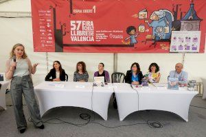 L'acte-homenatge a la lluita de les dones per la memòria històrica reuneix més de 100 participants la fira del llibre