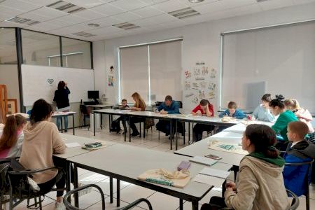 Massanassa da inicio a las clases de castellano para las personas ucranianas que se encuentran en el municipio