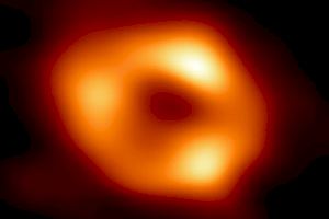 Revelen la primera imatge del forat negre en el cor de la nostra galàxia