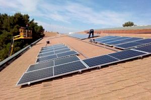 Concluye la instalación de paneles fotovoltaicos en la cubierta del CEIP Higuerillas de Requena